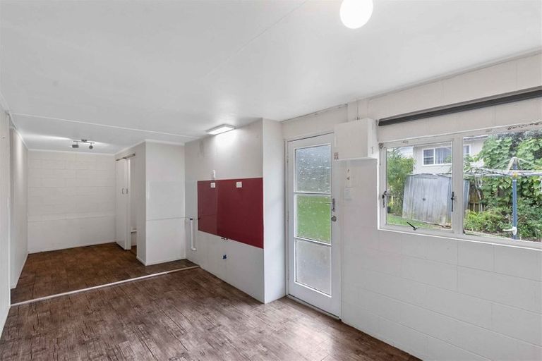 Photo of property in 1/2 Halberg Street, Glenfield, Auckland, 0629