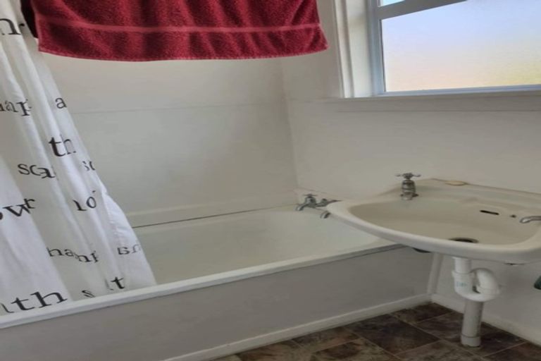 Photo of property in 69 Collingwood Street, Eltham, 4322