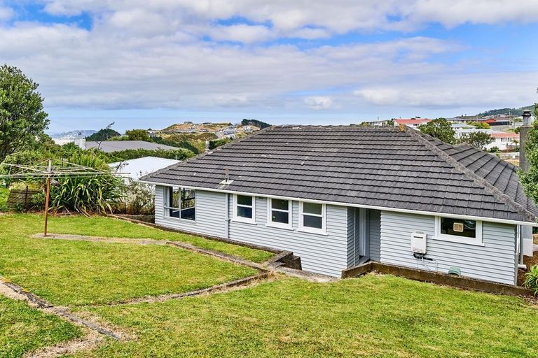 Photo of property in 63 Salford Street, Newlands, Wellington, 6037