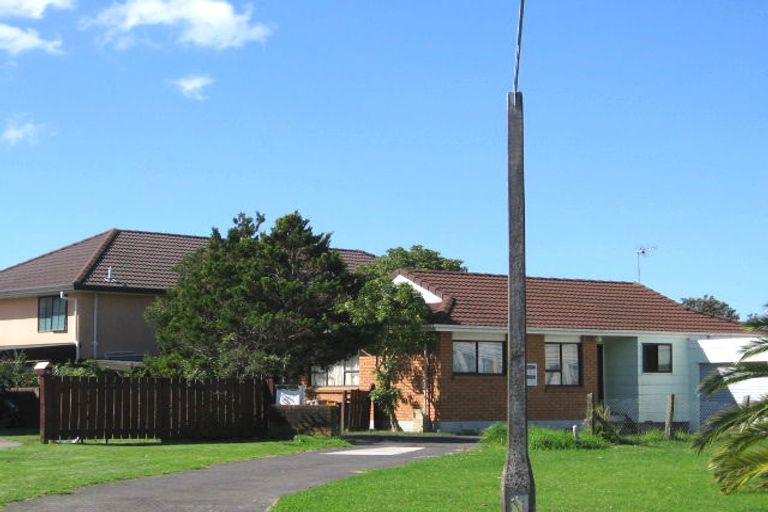 Photo of property in 12a Halyard Place, Te Atatu Peninsula, Auckland, 0610