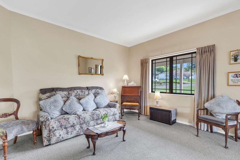 Photo of property in 20 Paraekaretu Street, Hunterville, 4730