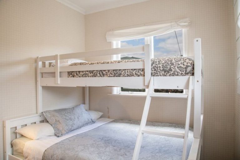 Photo of property in 64 Cologne Street, Martinborough, 5711