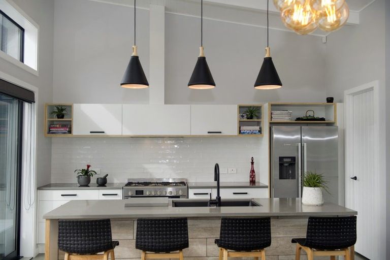 Photo of property in 2 Romeo Place, Whitianga, 3510