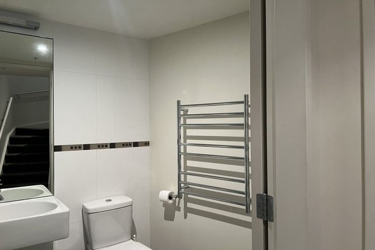 Photo of property in Portal Apartments, 2e/42 Cable Street, Te Aro, Wellington, 6011