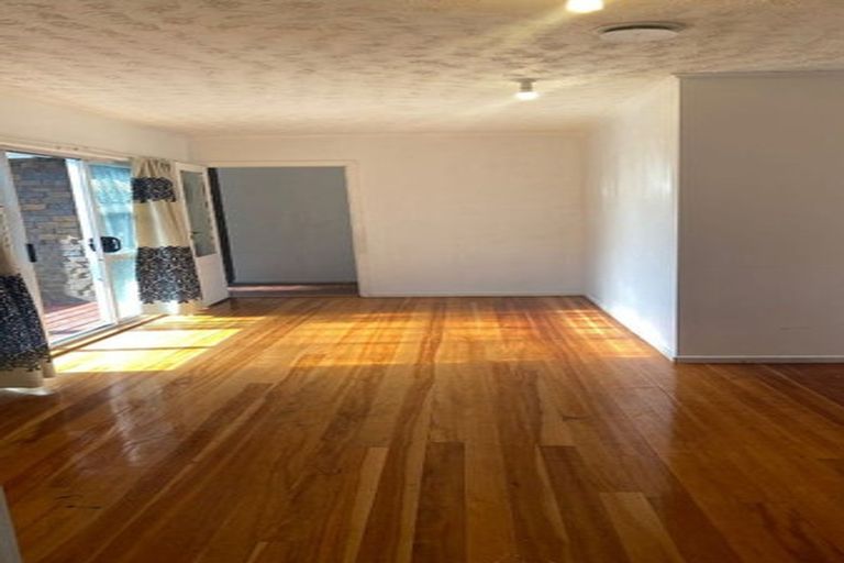 Photo of property in 115 View Road, Sunnyvale, Auckland, 0612