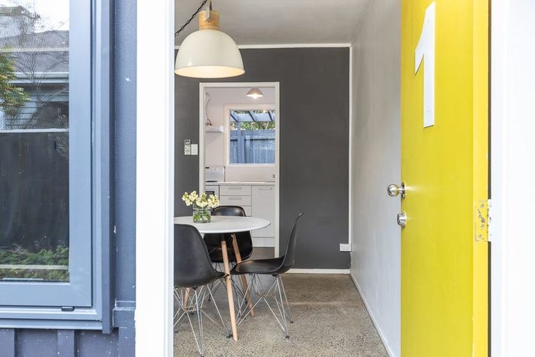 Photo of property in 1/125a Birkdale Road, Birkdale, Auckland, 0626