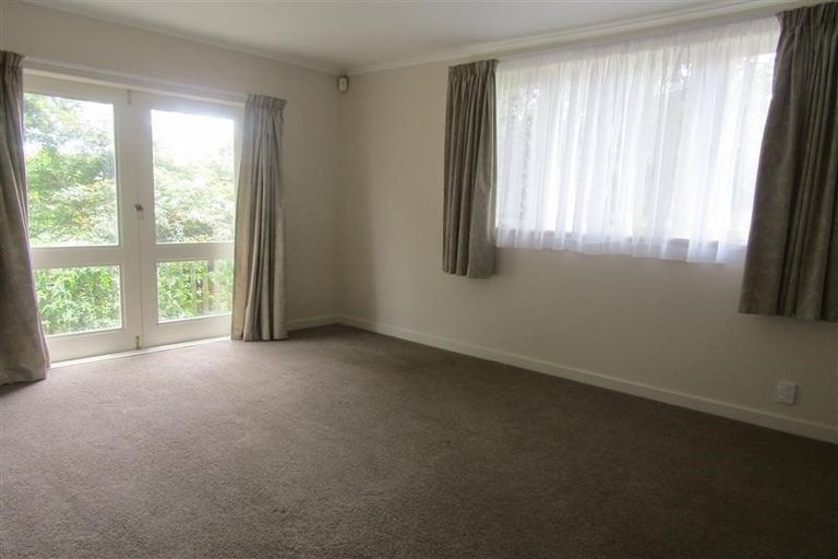 Photo of property in 2/24 Garadice Road, Rothesay Bay, Auckland, 0630