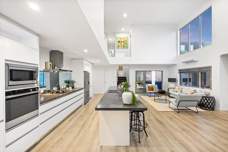 Photo of property in 8 Tuatini Place, Long Bay, Auckland, 0630