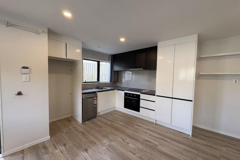 Photo of property in 1/20 Peach Road, Glenfield, Auckland, 0629