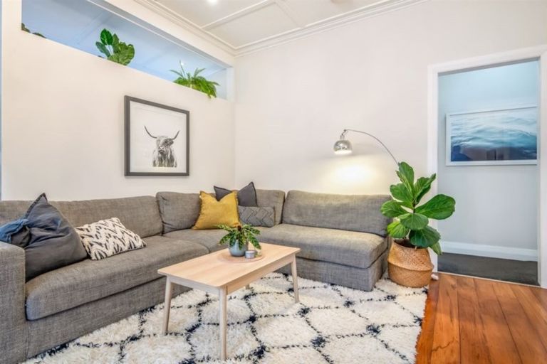 Photo of property in 2/221 Onewa Road, Birkenhead, Auckland, 0626