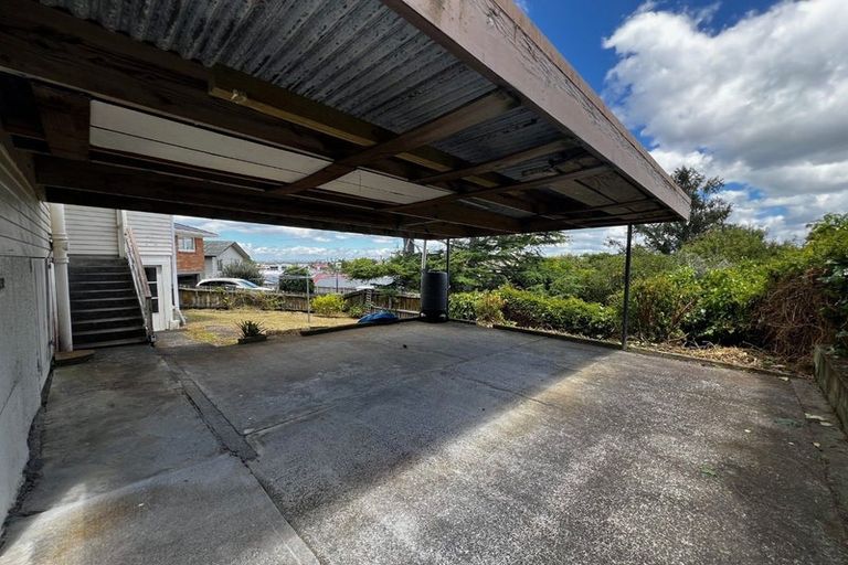Photo of property in 95 Target Road, Totara Vale, Auckland, 0629