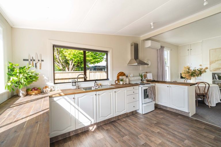 Photo of property in 2 Fairs Road, Milson, Palmerston North, 4414