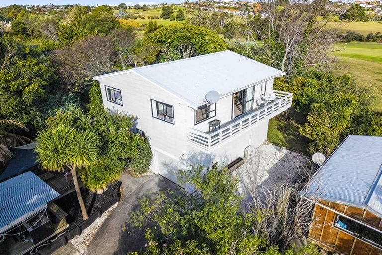 Photo of property in 1297b Whangaparaoa Road, Army Bay, Whangaparaoa, 0930