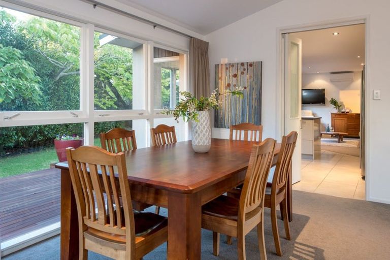 Photo of property in 7 Christensen Place, Forrest Hill, Auckland, 0620