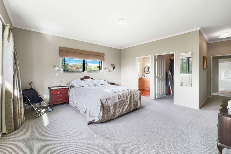 Photo of property in 20 Paraekaretu Street, Hunterville, 4730