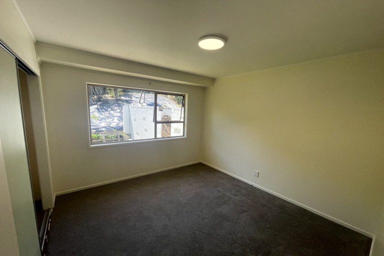 Photo of property in 63 Chelsea View Drive, Chatswood, Auckland, 0626
