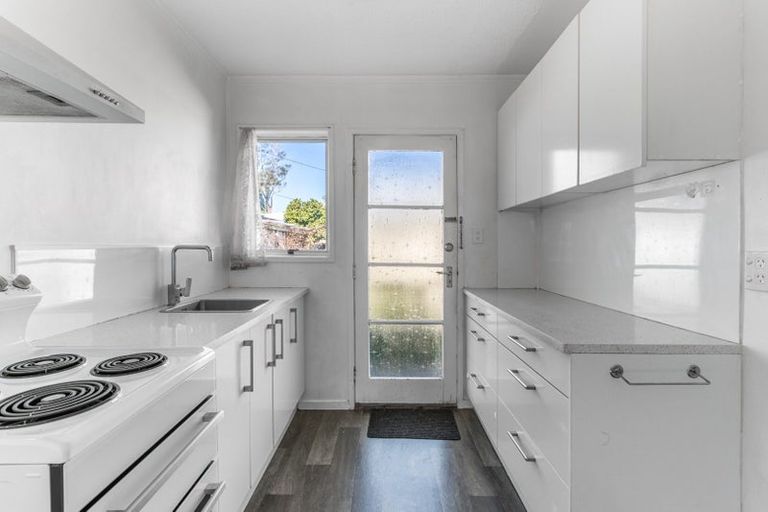 Photo of property in 2/76 Millbrook Road, Henderson, Auckland, 0612