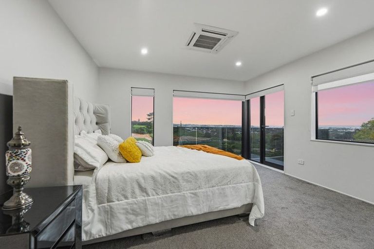 Photo of property in 7d Babich Road, Henderson Valley, Auckland, 0614