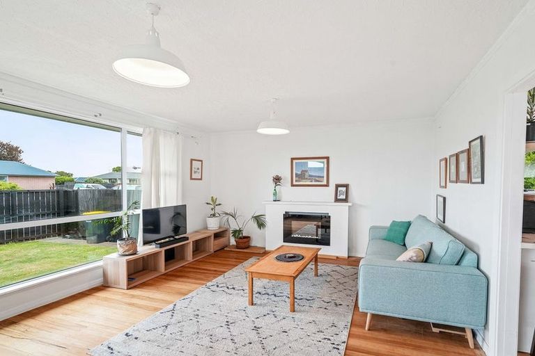 Photo of property in 25 Camelia Place, Islington, Christchurch, 8042