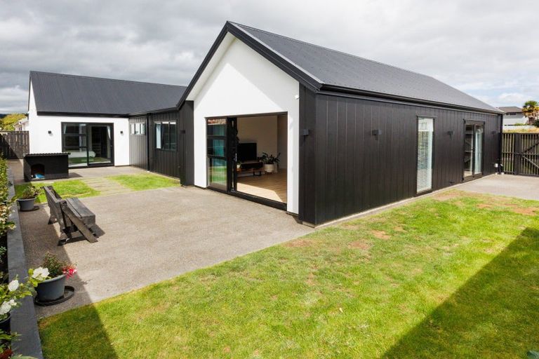 Photo of property in 38 Ashford Avenue, Hokowhitu, Palmerston North, 4410