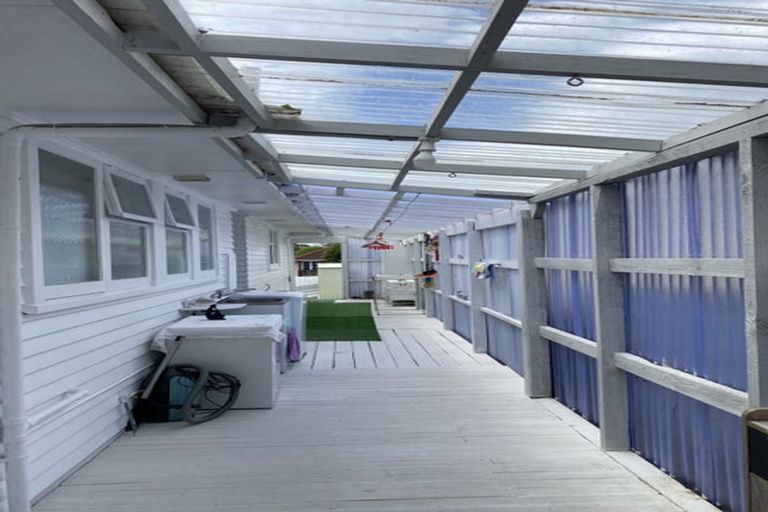 Photo of property in 2/8 Valdale Road, Henderson, Auckland, 0610