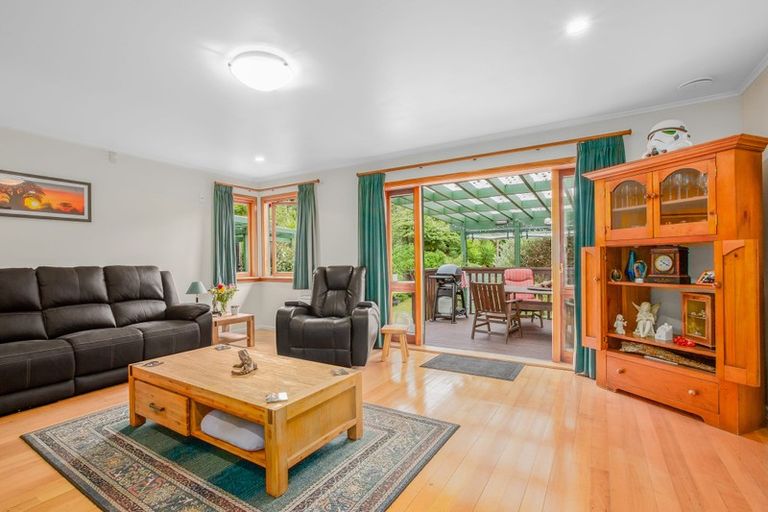 Photo of property in 8 Woodstock Terrace, Tawa, Wellington, 5028