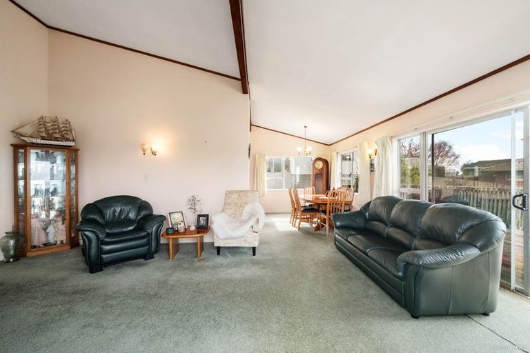 Photo of property in 785 East Coast Road, Northcross, Auckland, 0630