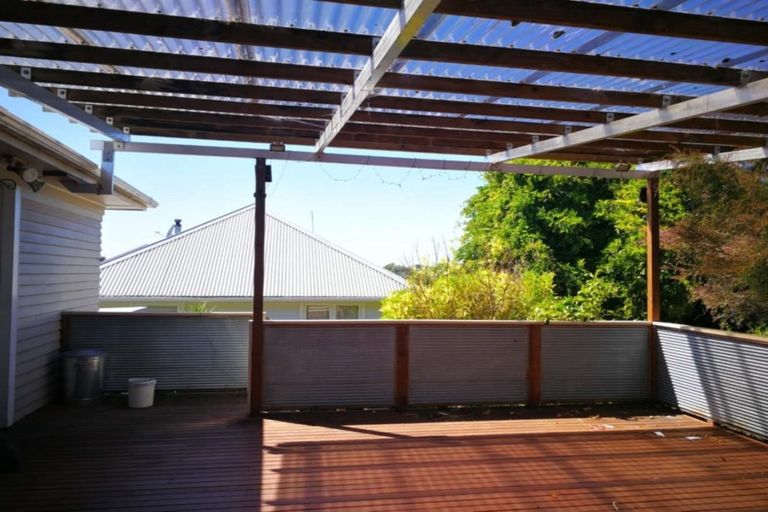 Photo of property in 10 Barron Drive, Green Bay, Auckland, 0604