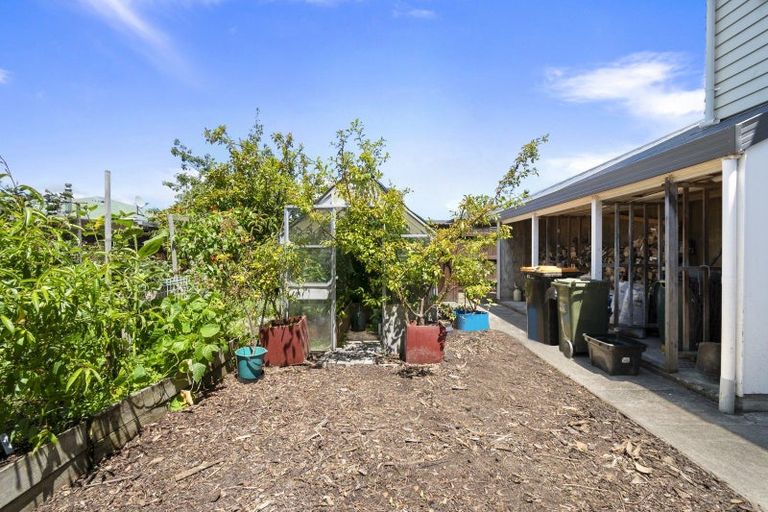Photo of property in 8 Sunshine Place, Kelvin Grove, Palmerston North, 4414