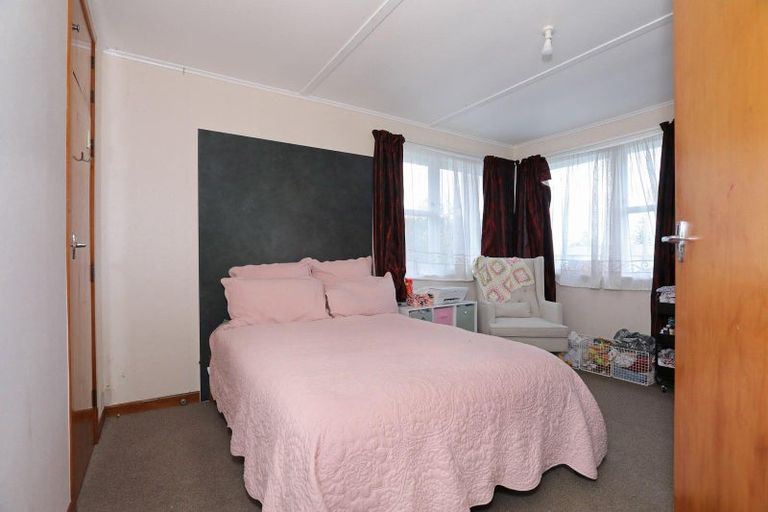 Photo of property in 11 Ngahina Street, Marton, 4710