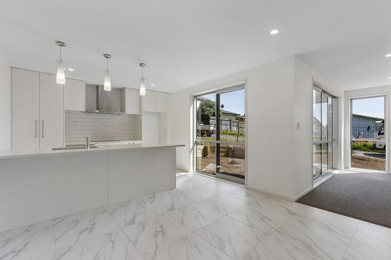 Photo of property in 47a Lynwood Road, New Lynn, Auckland, 0600