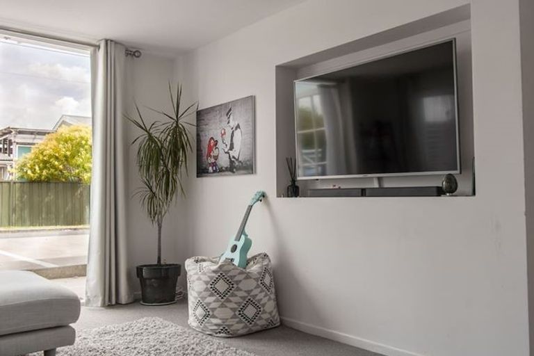 Photo of property in 2/61 Forrest Hill Road, Milford, Auckland, 0620