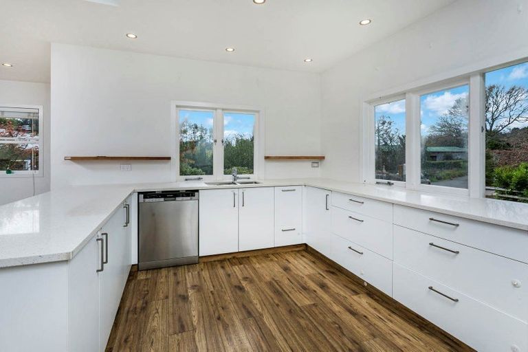 Photo of property in 76 Awa Road, Kumeu, 0891