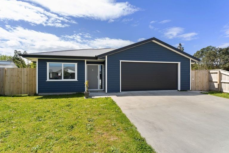 Photo of property in 5 Kingi Te Ahoaho Place, Otaki, 5512