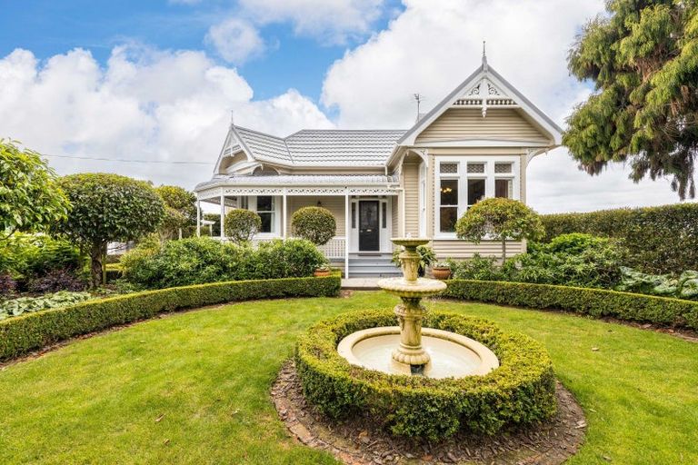 Photo of property in 135 Lemon Street, New Plymouth, 4312