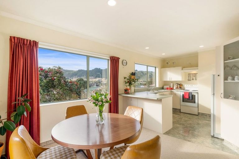 Photo of property in 8a Chilton Drive, Paraparaumu, 5032