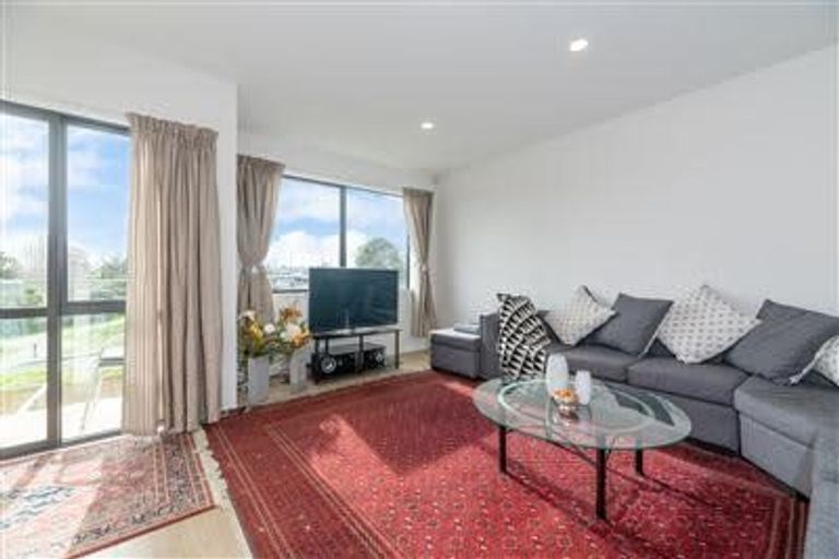 Photo of property in 42 Bloom Crescent, Sunnyvale, Auckland, 0612