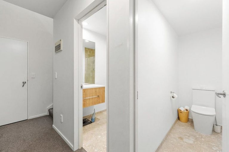 Photo of property in 8 Wye Place, Fernhill, Queenstown, 9300