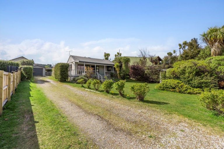 Photo of property in 229 Beacon Point Road, Wanaka, 9305
