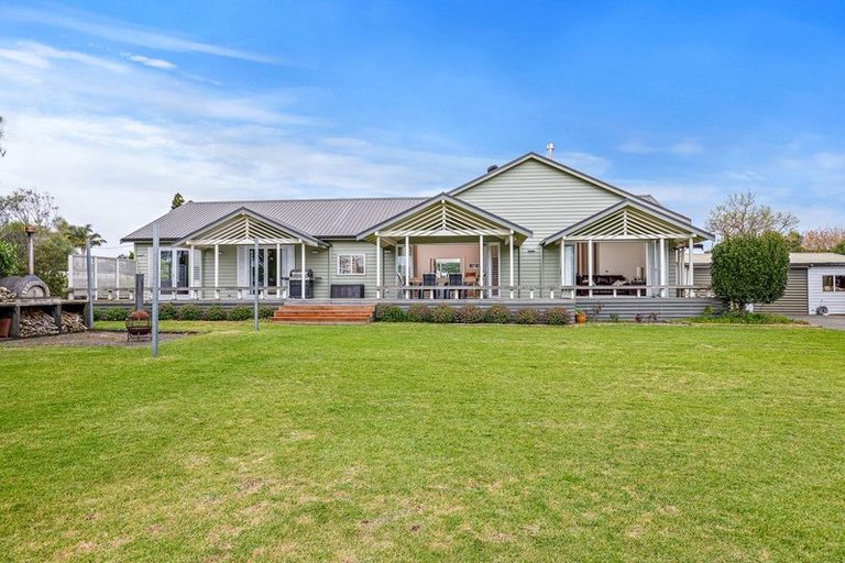 Photo of property in 53 Motu Road, Kumeu, 0891