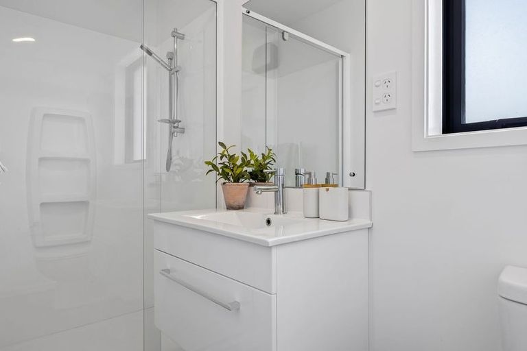 Photo of property in 3b Shillingford Boulevard, Rolleston, 7615