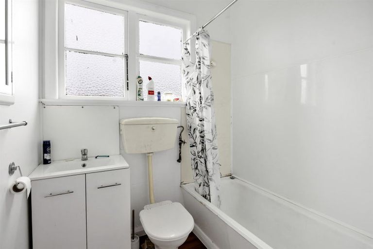 Photo of property in 210 South Road, Hawera, 4610