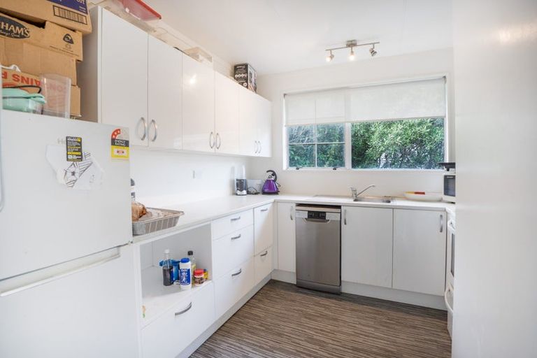 Photo of property in 6 Cyril Way, Paparangi, Wellington, 6037