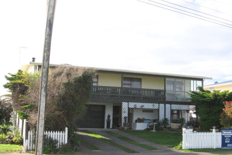 Photo of property in 61 Hartley Street, Foxton Beach, Foxton, 4815