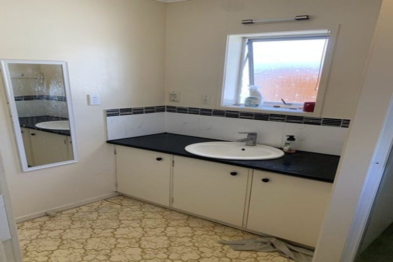 Photo of property in 2/25 Overton Road, Papatoetoe, Auckland, 2025