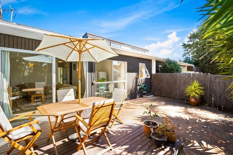 Photo of property in 4/109a Te Atatu Road, Te Atatu South, Auckland, 0610