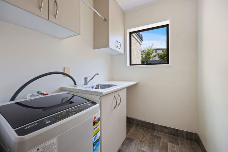 Photo of property in 2/30 Curacao Place, Half Moon Bay, Auckland, 2012