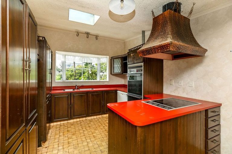 Photo of property in 12 Kitchener Terrace, Moturoa, New Plymouth, 4310