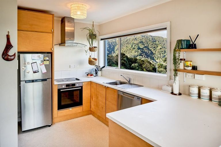 Photo of property in 8c Nikau Road, Point Howard, Lower Hutt, 5013