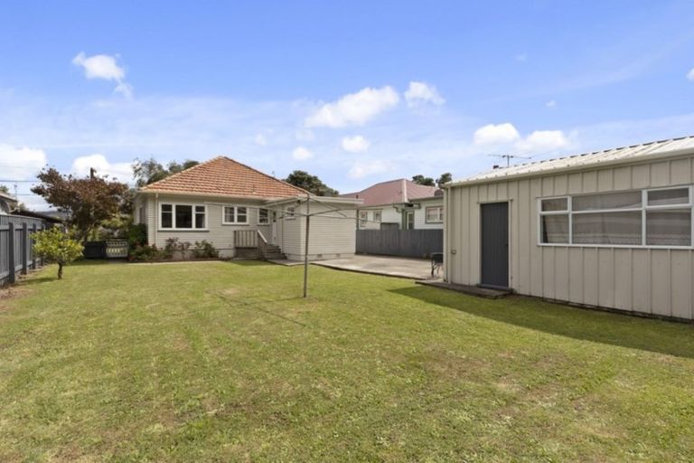 Photo of property in 6 Durham Crescent, Fairfield, Lower Hutt, 5011